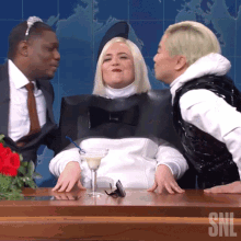 Kiss On The Cheek Aidy Bryant GIF - Kiss On The Cheek Aidy Bryant Michael Che GIFs
