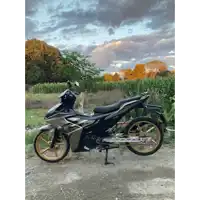 a yamaha motorcycle is parked in a field