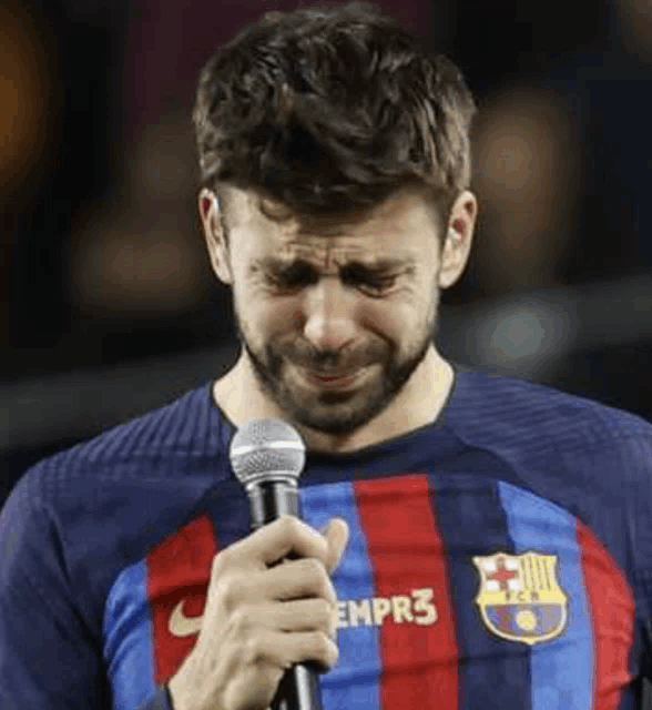 Crying Pique Shakira Meme - Crying Pique Pique Shakira - Discover & Share  GIFs