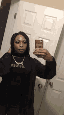 Selfie Mirror Selfie GIF - Selfie Mirror Selfie Pose For The Camera GIFs