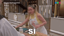 a woman wearing an apron that says juariu