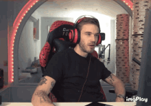 Confused Pewdiepie GIF - Confused Pewdiepie Figure It Out GIFs