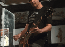 Mclusky Guitarist GIF - Mclusky Guitarist Gibson Les Paul GIFs
