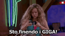 Giga Sto Finendo I Giga Internet Chattare GIF - Gigabytes No Internet Chatting GIFs
