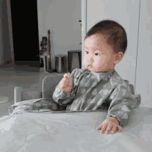Baby Finger Heart Cute Funny Sweet GIF - Baby Finger Heart Cute Funny Sweet GIFs