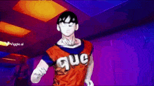 a man in a red shirt with que on it
