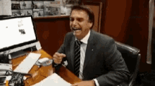 Bolsonaro 2018 GIF - Bolsonaro 2018 Laugh GIFs