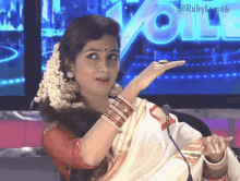 Shreya Ghoshal Dance GIF - Shreya Ghoshal Dance Hands GIFs
