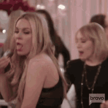 Dancing Real Housewives Of New York GIF - Dancing Real Housewives Of New York Rhony GIFs