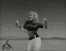 Retro Dance Blonde Bombshell GIF - Retro Dance Blonde Bombshell Wiggle GIFs