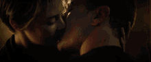 Kissing Shailene Woodley GIF - Kissing Shailene Woodley Beatrice Tris Prior GIFs