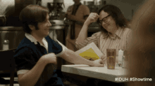 Dinner Laugh GIF - Iduh Showtime Im Dying Up Here GIFs