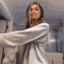 Showing My Dance Moves Luvstruck GIF - Showing My Dance Moves Luvstruck Xset GIFs