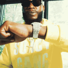 Look At My Watch Gucci Mane GIF - Look At My Watch Gucci Mane Yeah Woah Song GIFs