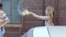 니콜 이종석 물뿌리기 카라 GIF - Nicole Lee Jongsuk Splash GIFs