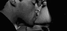 Sensual Kiss GIF - Sensual Kiss Passionate GIFs