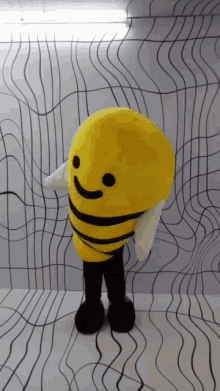 Bee Cute Animal GIF - Bee Cute Animal Dancing Bee GIFs