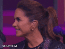 a woman singing into a microphone with the name lialmeida05 on the bottom right