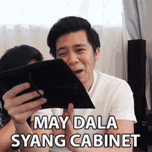 may dala syang cabinet kimpoy feliciano may cabinet madaming dala ano to