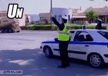 Un Saludo Al Patrullero GIF - Police Stop High Five GIFs