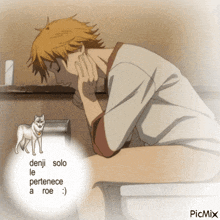 a picture of a man sitting on a toilet with the words denji solo le pertenece a roe below him