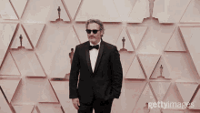 Joaquin Phoenix Waving GIF - Joaquin Phoenix Waving Wave GIFs