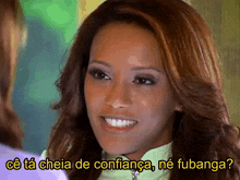 a woman is smiling with a caption that says " ce ta cheia de confianca ne fubanga "