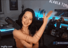 Strong Arm Strong Woman GIF - Strong Arm Strong Woman Strong GIFs
