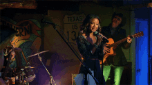 Singing Roswell New Mexico GIF - Singing Roswell New Mexico Maria De Luca GIFs