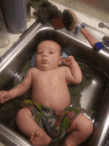 Bath Time Baby Boy GIF - Bath Time Baby Boy 6weeks Old GIFs