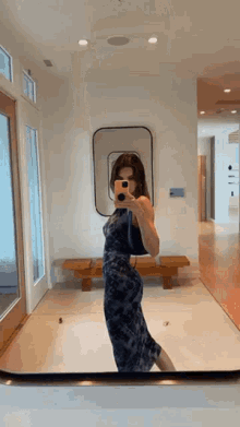 Kendall Jenner Mirror GIF - Kendall Jenner Mirror Mirror Shot GIFs