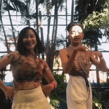sumasayaw maria faye vargas kumekembot igalaw ang katawan dancing