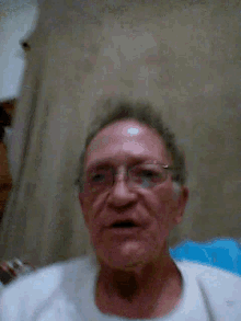 Roger Itchy GIF - Roger Itchy Selfie GIFs