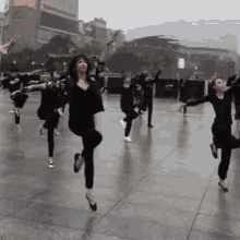 广场舞 跳舞 大妈 GIF