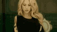 Shakira Bailando Con El Pecho En El Video De Chantaje GIF - Shakira Chantaje Baile GIFs