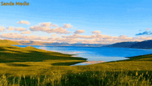 a picture of a lake with sanda media in the corner