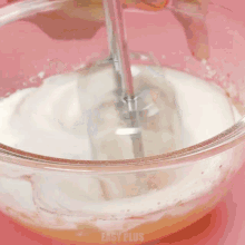 a glass dish with a lid that says easy on the bottom