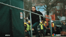 Running Detective Terry Bruno GIF - Running Detective Terry Bruno Law & Order Special Victims Unit GIFs