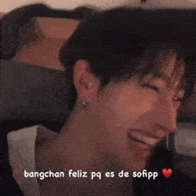 a close up of a person 's face with the words bangchan feliz pq es de sofpp written below it