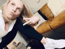Taylor Bartley Peace Sign GIF - Taylor Bartley Peace Sign Im Out GIFs