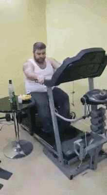Lazy Treadmill GIF - Lazy Treadmill Eating GIFs