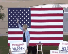 Elizabeth Warren Dancing GIF - Elizabeth Warren Dancing Flag GIFs
