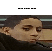 a close up of a boy 's face with the words `` those who know '' written above him .