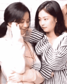 Black Pink Touch GIF - Black Pink Touch Jisoo GIFs