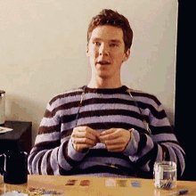 Forty Something Benedict Cumberbatch GIF - Forty Something Benedict Cumberbatch Paper Clip GIFs