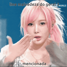 a picture of a girl with pink hair and the words line malvada do geral 3world