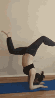 Funny Yoga GIFs | Tenor
