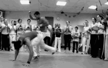 капоэйра Martial Arts GIF - капоэйра Martial Arts Fight GIFs