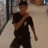 Dançando Shopping GIF - Dançando Shopping Adam GIFs