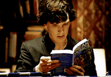 Reading Sherlock GIF - Reading Sherlock Benedict Cumberbatch GIFs